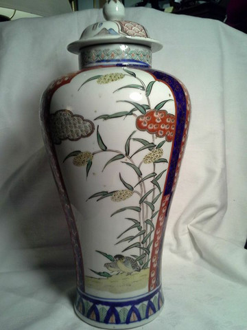 19th century Japanese Imari vase/ urn with lid